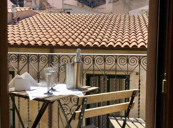 Re Borbone Daire Cefalù